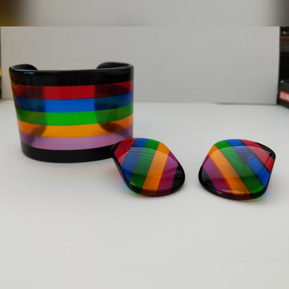 80's Vintage Transparent Rainbow Cuff & Earring set - Picture 8 of 16